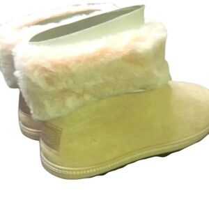 New Sketchers blush pink bootie is size 6